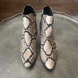 Market & Spruce size 10 snake skin booties